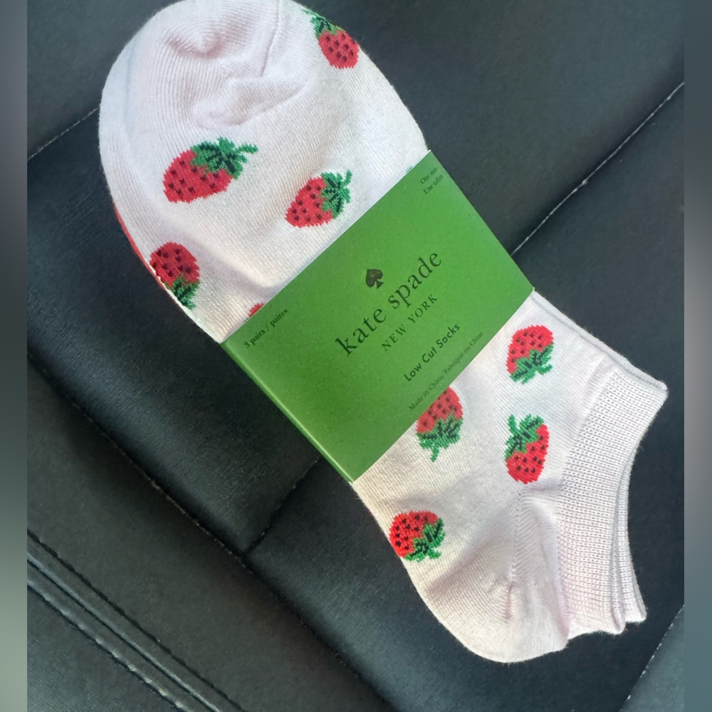 Kate ♠️ 3 pairs of low cut socks!”Head over Heels”red white&pink w/strawberries